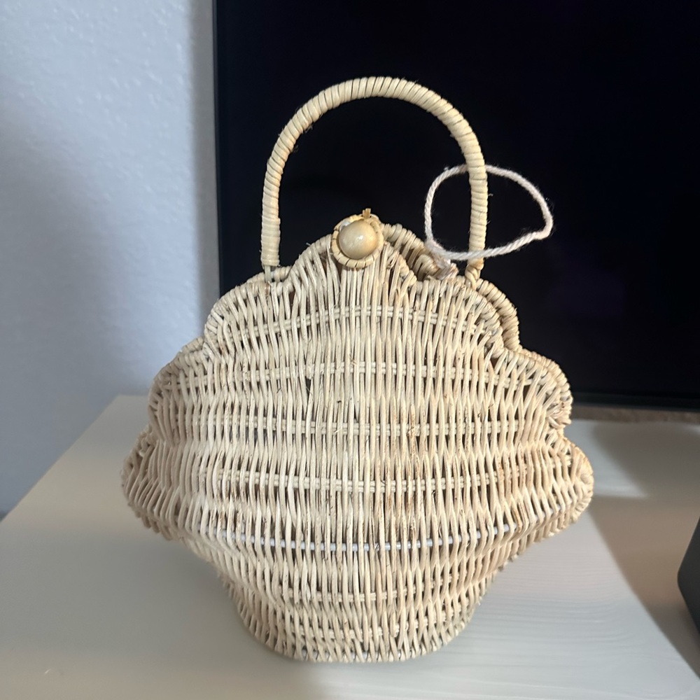 Kid Beige Woven Shell-Shaped Handbag